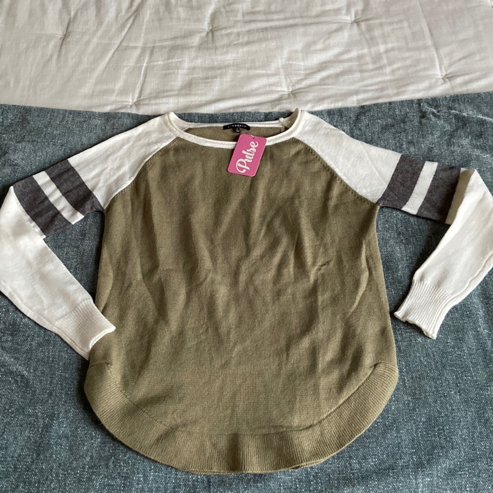 COPY - NWT Pulse Sporty Super Soft Sweater women’s small
